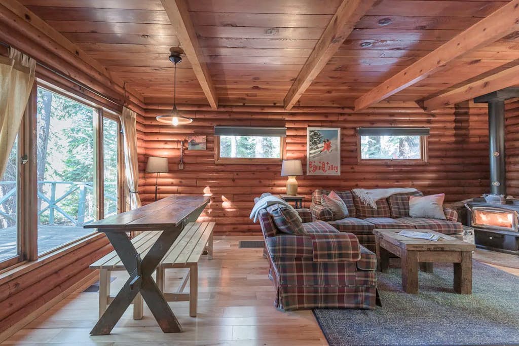 Darling mountain cabin with a private hot tub, WiFi, wood stove, & washer/dryer