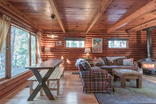 Darling mountain cabin with a private hot tub, WiFi, wood stove, & washer/dryer