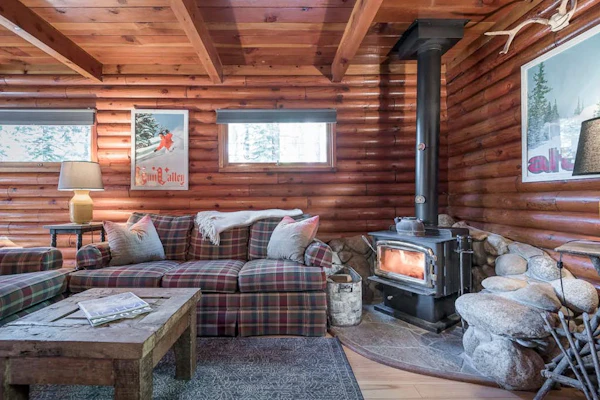 Darling mountain cabin with a private hot tub, WiFi, wood stove, & washer/dryer