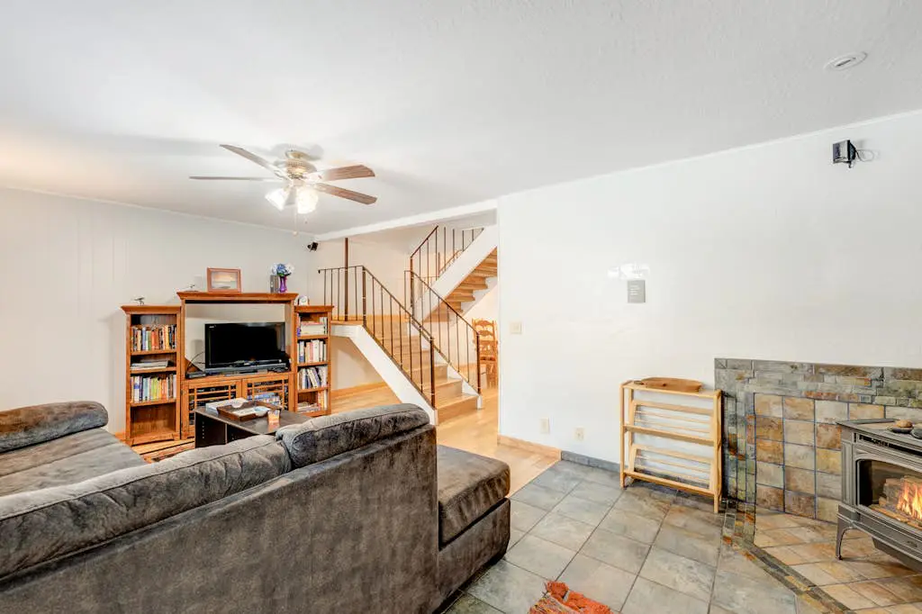 Wonderful year-round escape near skiing & lake with pool, hot tub, & deck