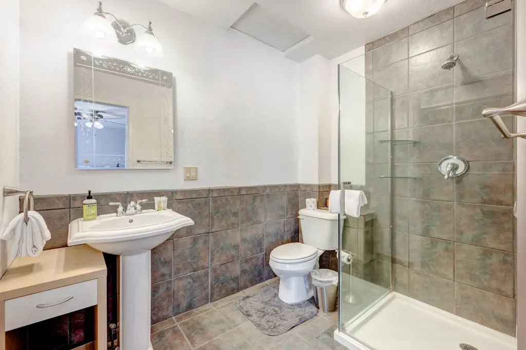 Wonderful year-round escape near skiing & lake with pool, hot tub, & deck