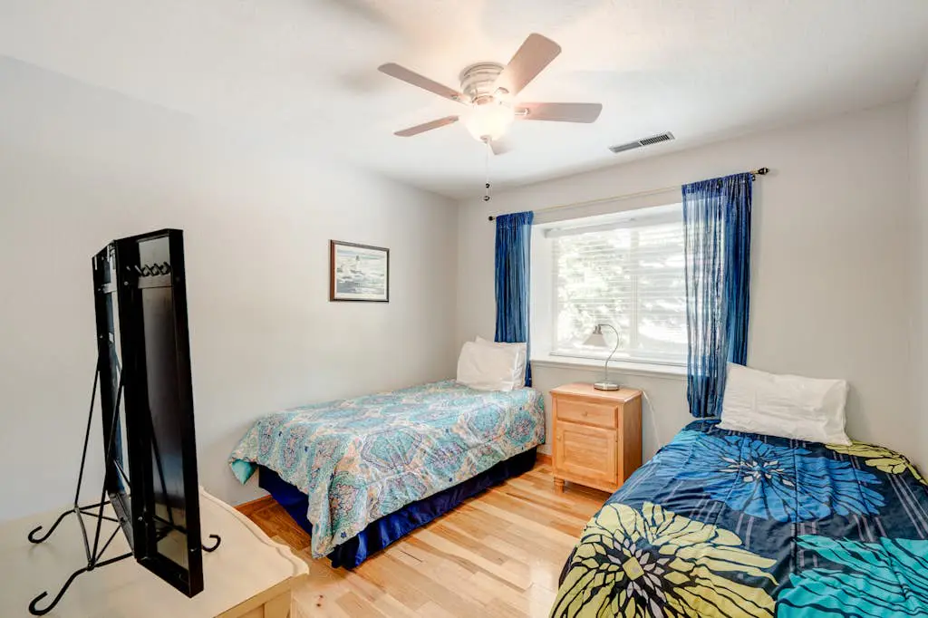Wonderful year-round escape near skiing & lake with pool, hot tub, & deck