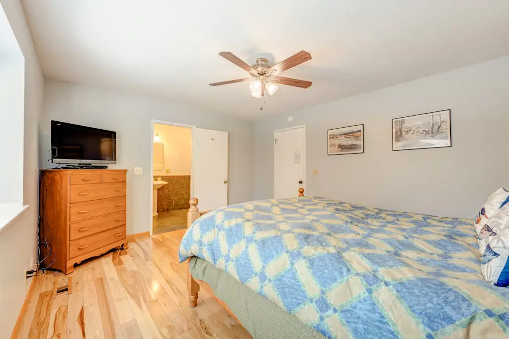 Wonderful year-round escape near skiing & lake with pool, hot tub, & deck