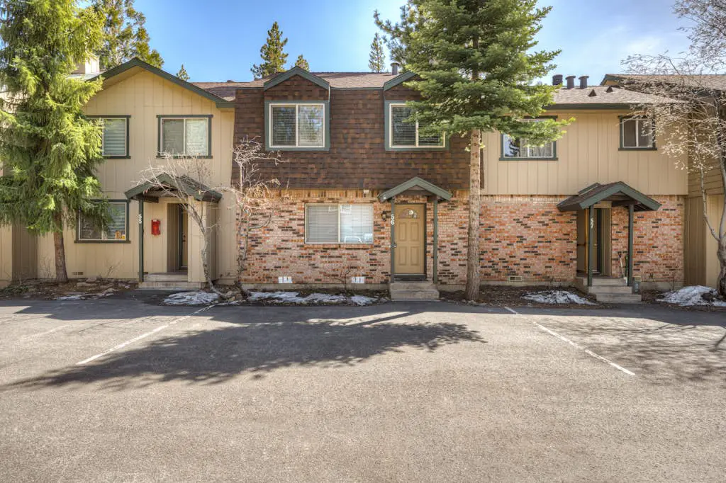 Wonderful year-round escape near skiing & lake with pool, hot tub, & deck