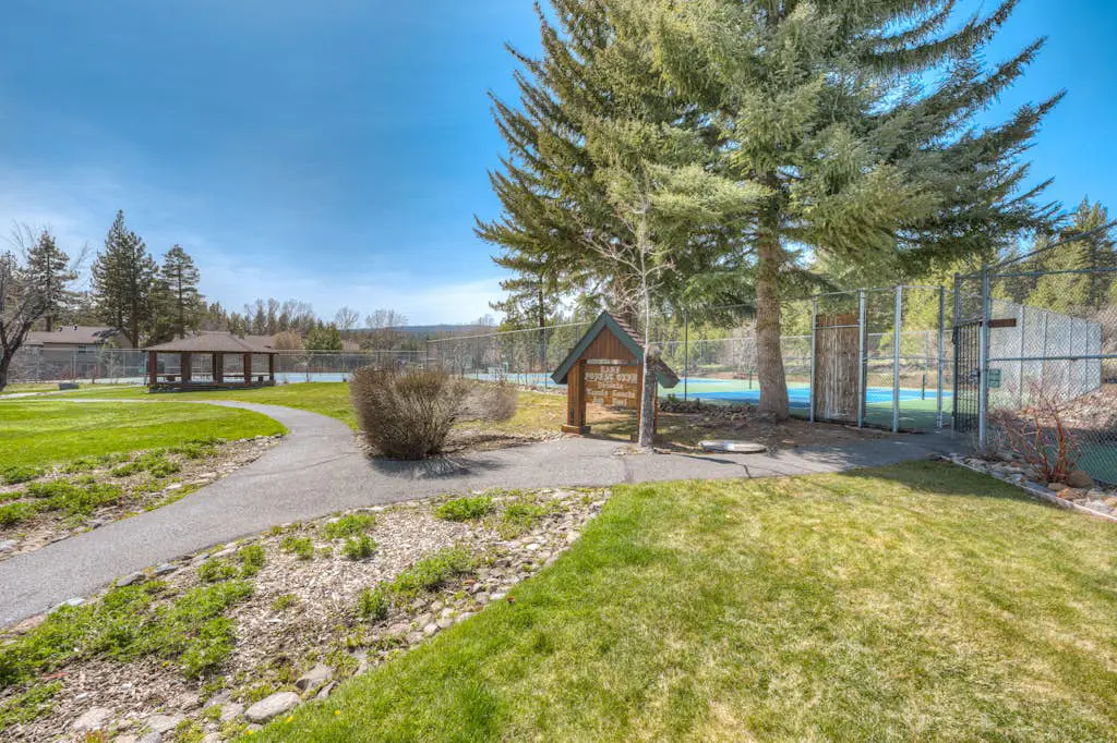 Wonderful year-round escape near skiing & lake with pool, hot tub, & deck