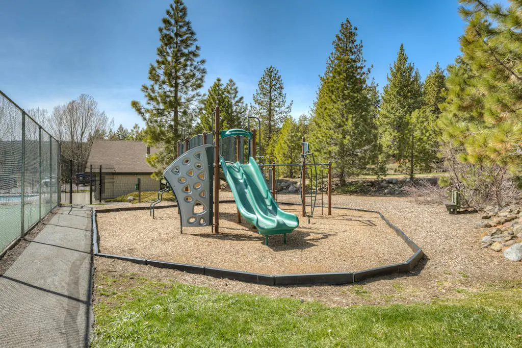 Wonderful year-round escape near skiing & lake with pool, hot tub, & deck