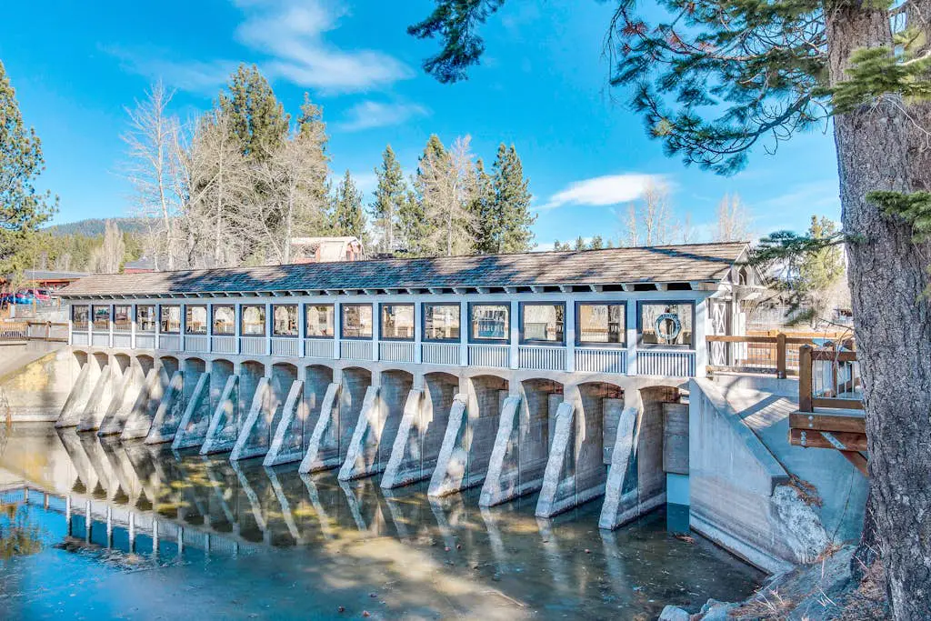 Wonderful year-round escape near skiing & lake with pool, hot tub, & deck