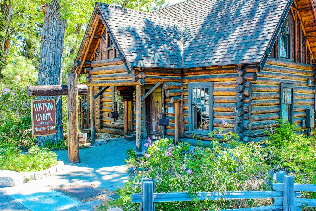 Wonderful year-round escape near skiing & lake with pool, hot tub, & deck