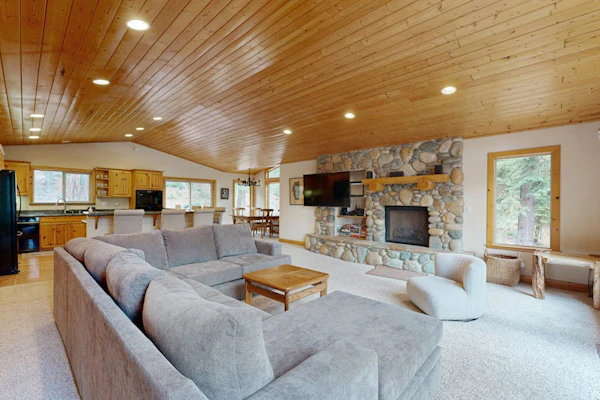 Spacious home with fireplace and two decks with hot tub & bbq grill