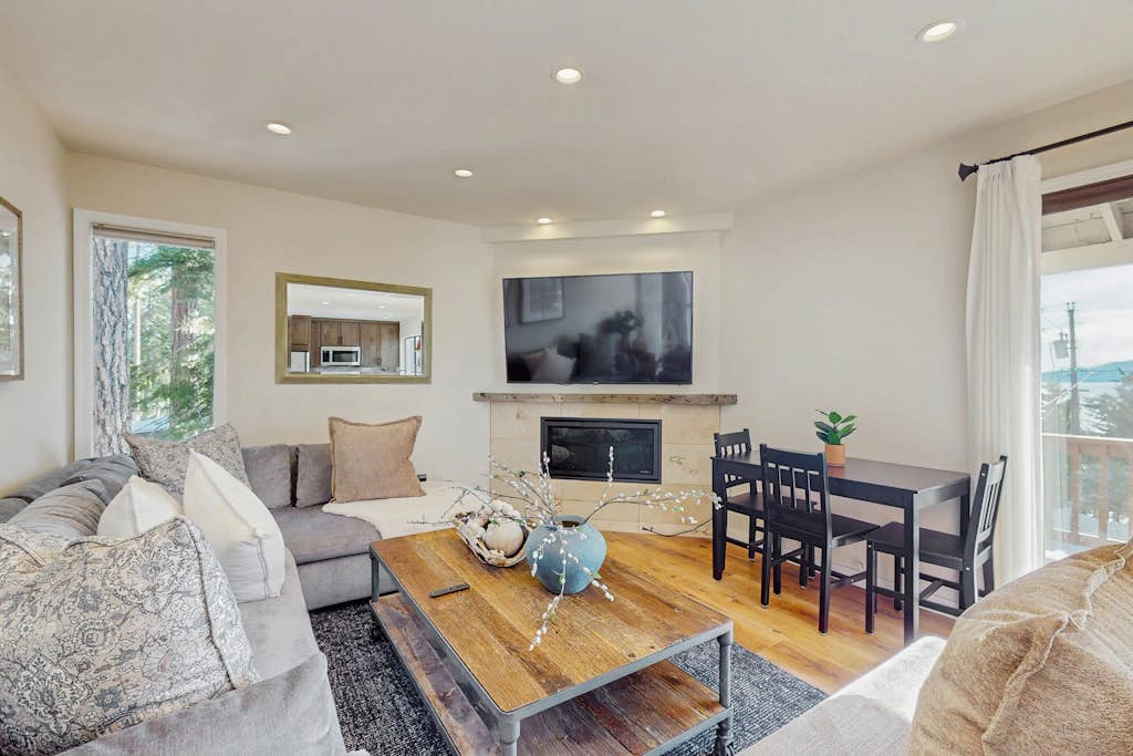 Spectacular Lake Views