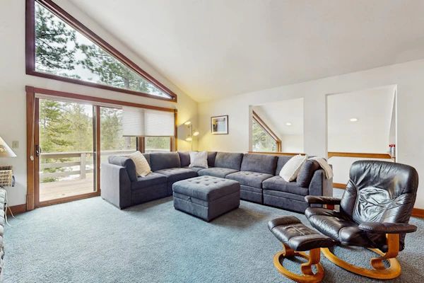 Spacious mountain home w/ deck, mountain views & access to year-round activities