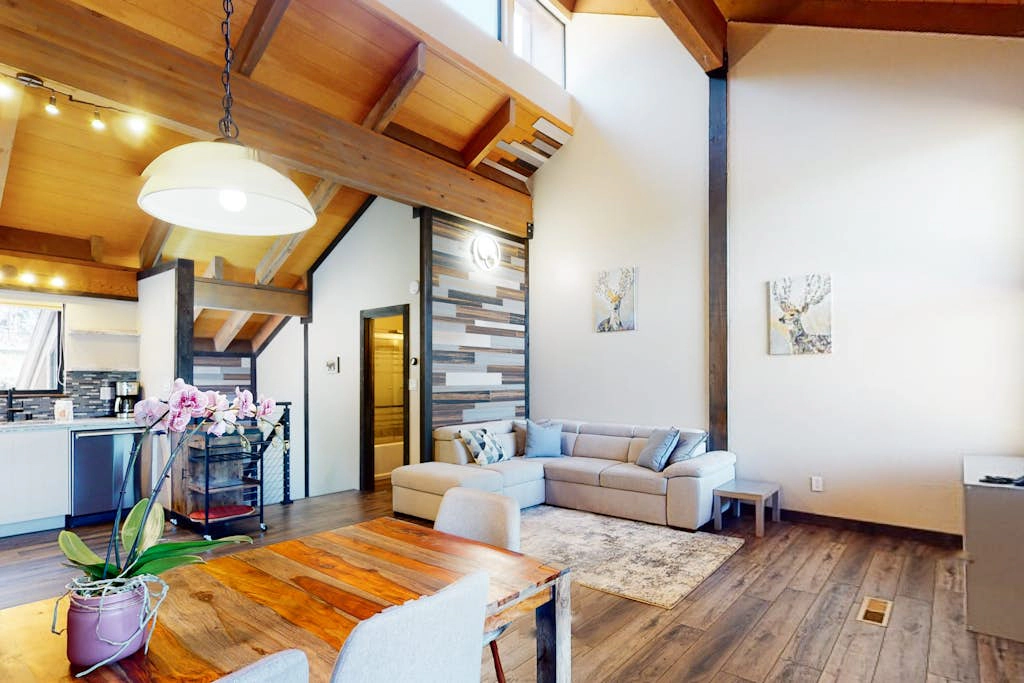 Northstar Condo with Wifi, pool access, and close to ski hill