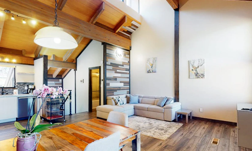 Northstar Condo with Wifi, pool access, and close to ski hill