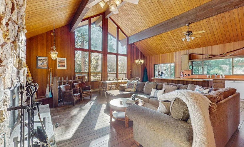 Lakeside Sanctuary w/Lake & Sunset Views from Deck, Walk to Private Beach/Pier