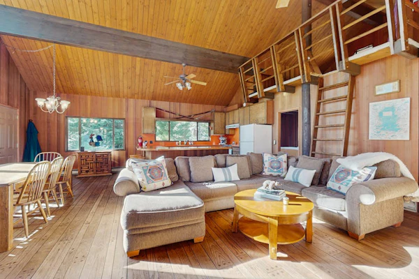 Lakeside Sanctuary w/Lake & Sunset Views from Deck, Walk to Private Beach/Pier