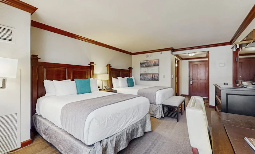 Ski-in/ski-out Suite with Kitchenette, Access to Pools, Spa, Restaurants On-site