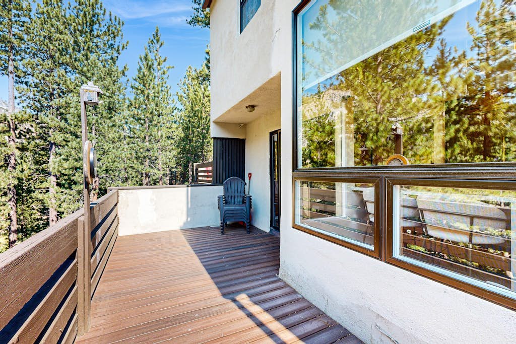 Stunning condo with deck, mountain view, and modern amenities