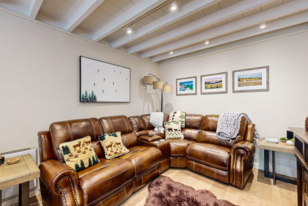 Stunning condo with deck, mountain view, and modern amenities