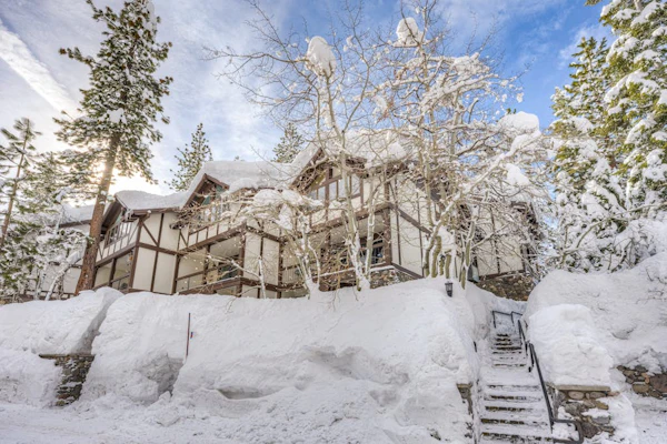 Tavern Inn townhome with on-site pool, hot tub, & tennis - 2 mi to ski lifts