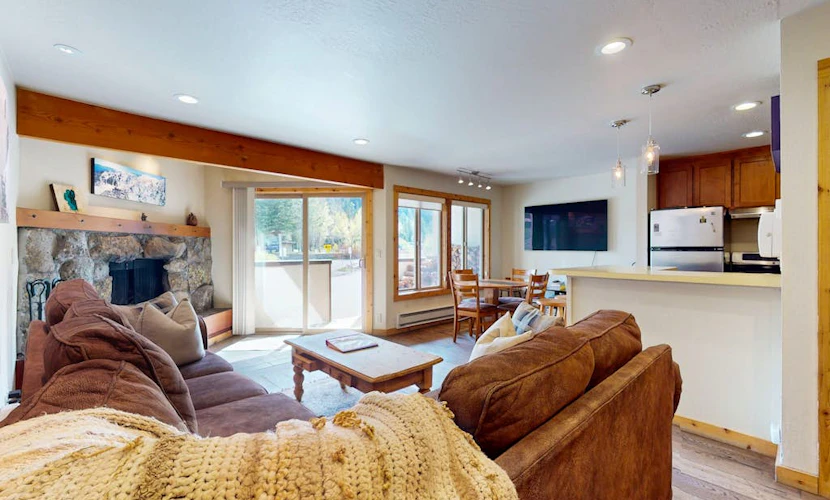 Cozy Condo w/Wood Fireplace, Mountain Views- Walk to Lifts