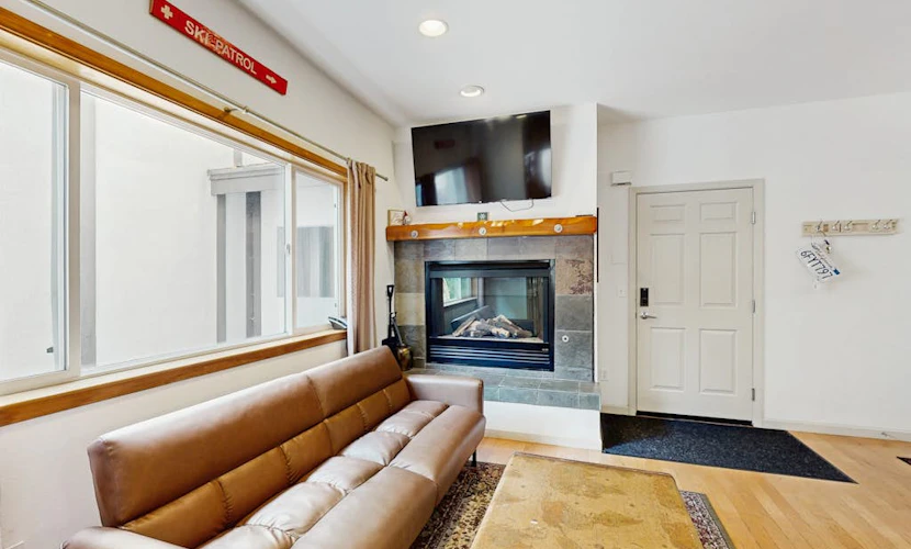 Condo Near Ski Resorts with Fireplace, Pool, Spa, Sauna, Washer/Dryer