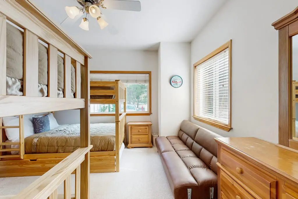 Olympic Pines Lodge
