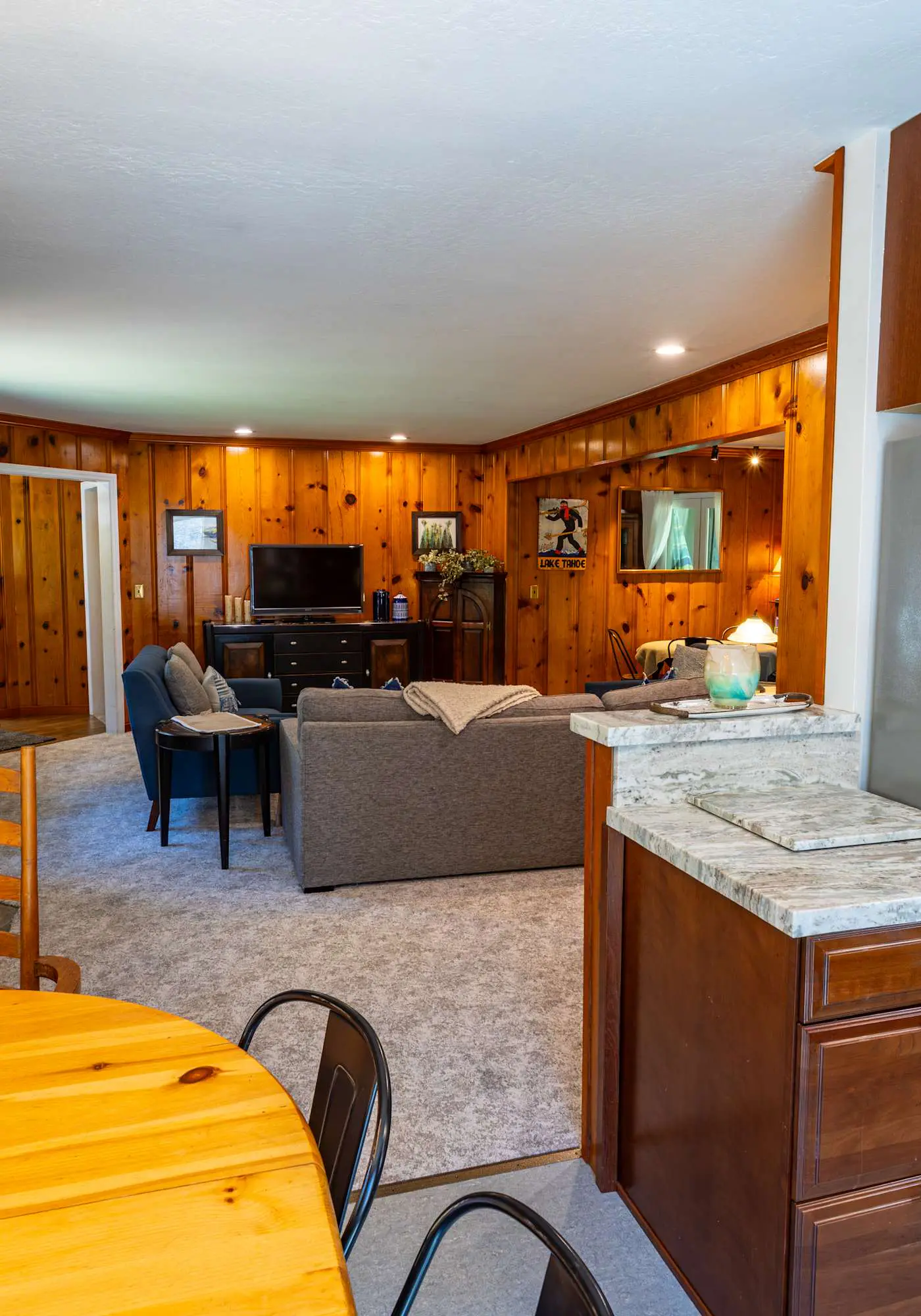 Welcoming home near the lake with furnished deck & large, enclosed yard