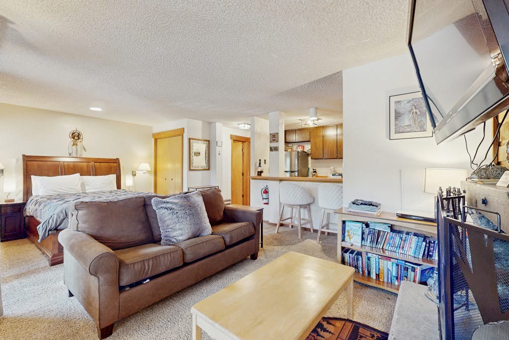 Well-Equipped Second-Level Studio w/Free WiFi, Balcony, & Shared Outdoor Pool