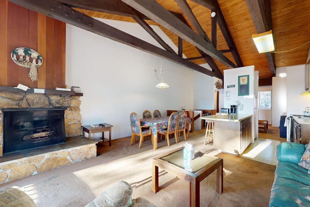 Sunny, Family-Friendly Condo - Near the Lake