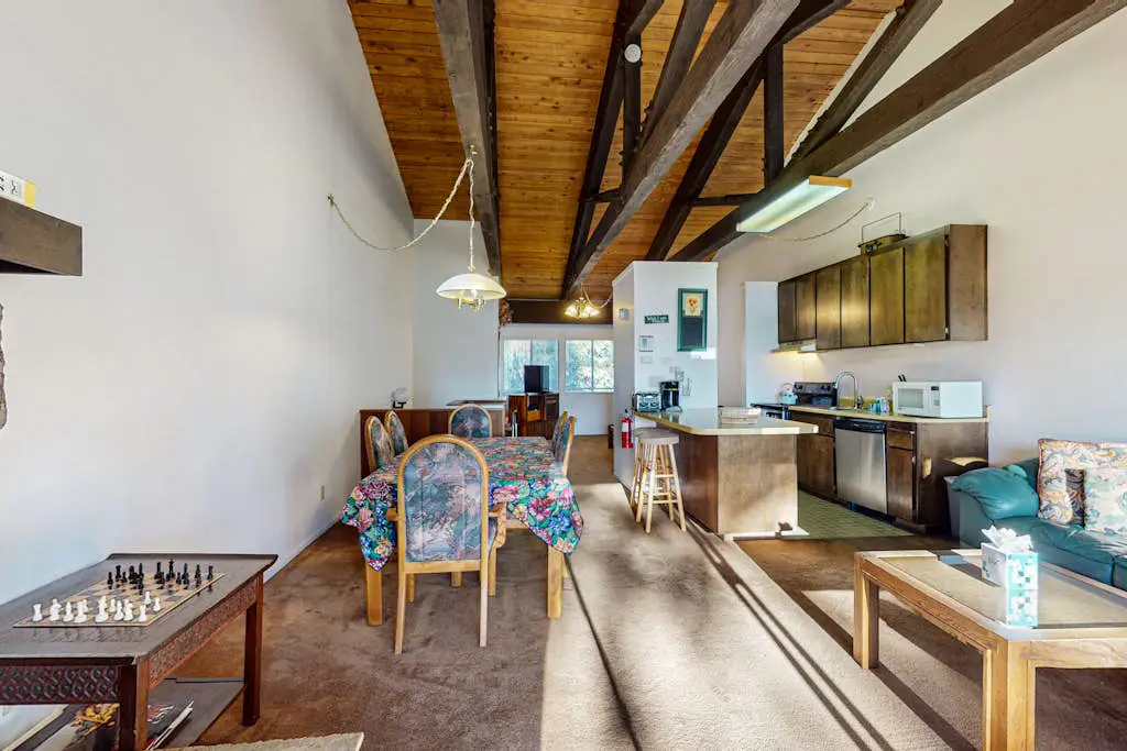Sunny, Family-Friendly Condo - Near the Lake
