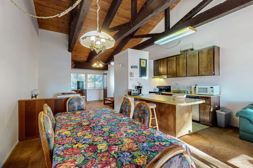Sunny, Family-Friendly Condo - Near the Lake