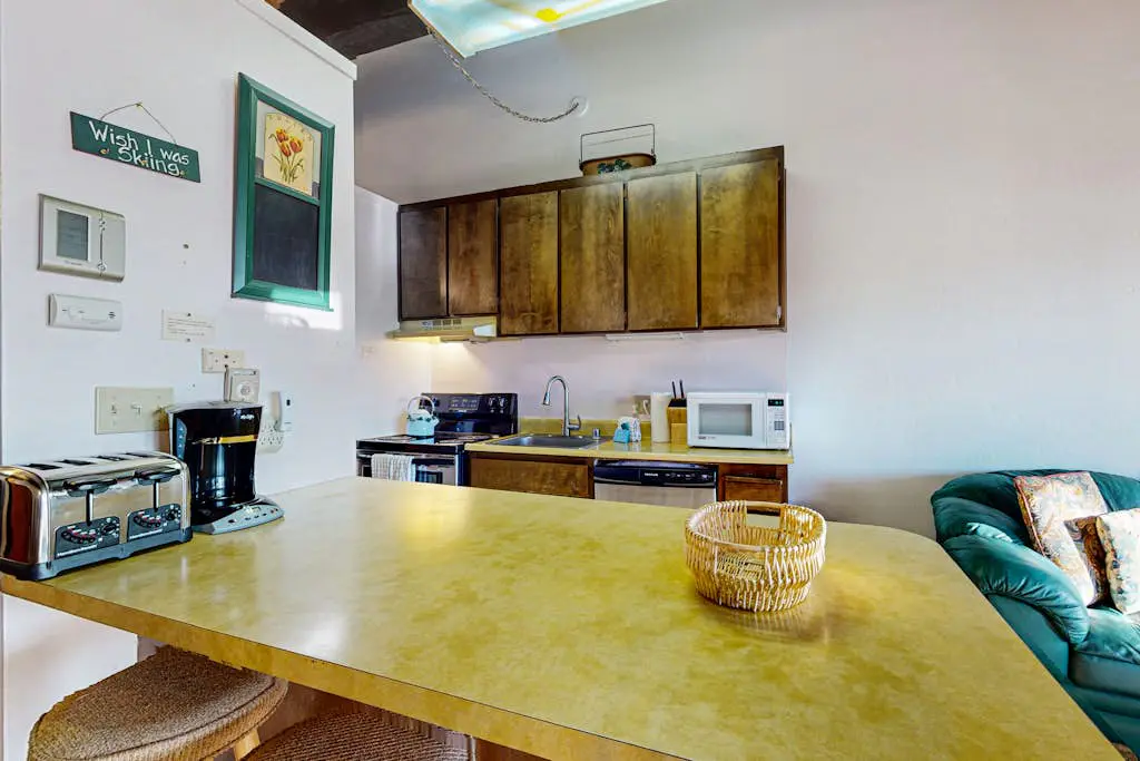 Sunny, Family-Friendly Condo - Near the Lake