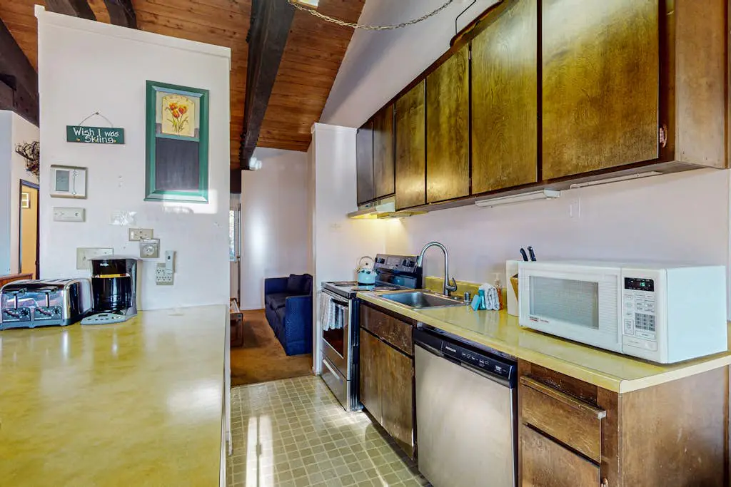 Sunny, Family-Friendly Condo - Near the Lake