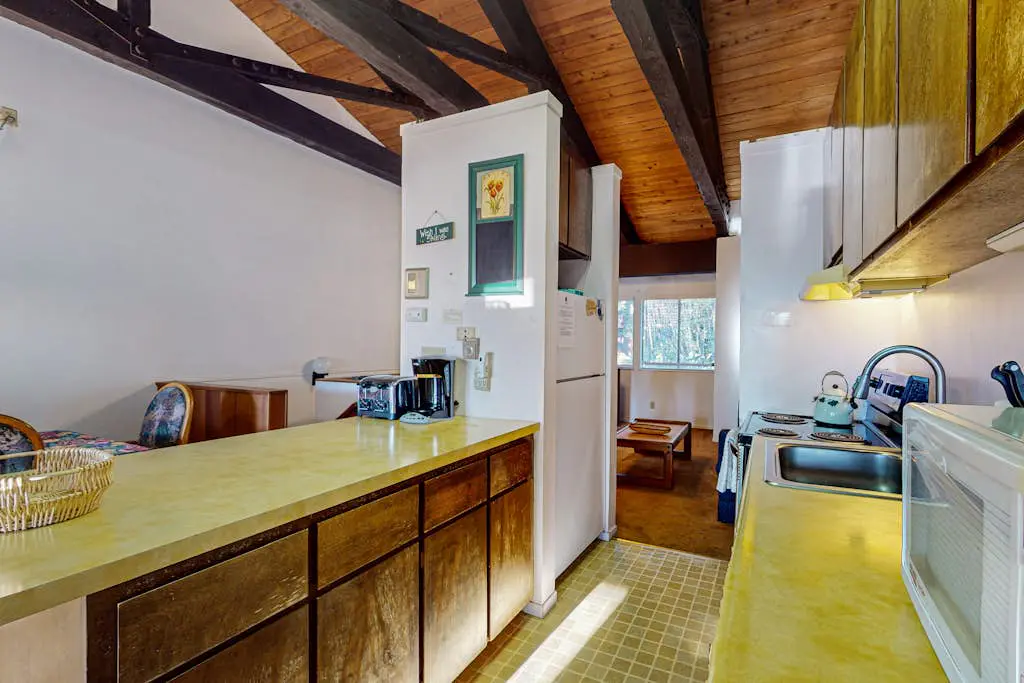 Sunny, Family-Friendly Condo - Near the Lake
