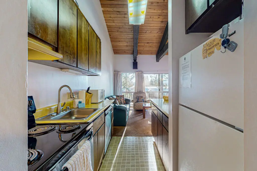 Sunny, Family-Friendly Condo - Near the Lake