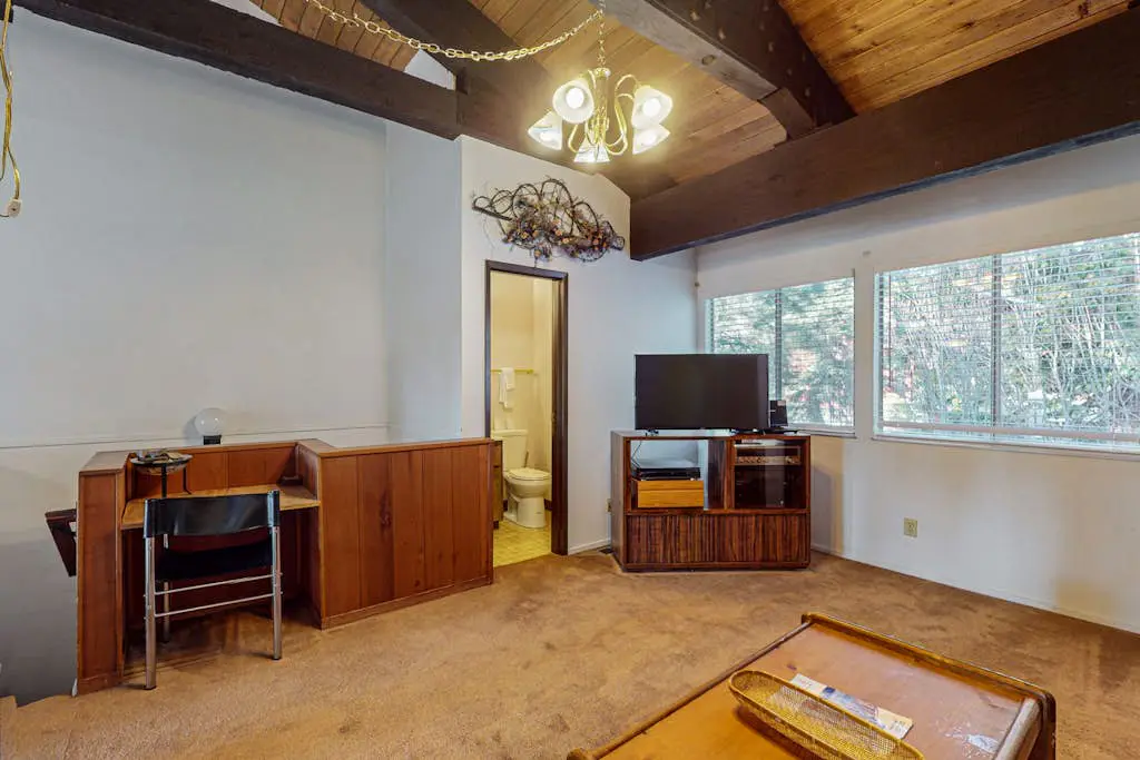 Sunny, Family-Friendly Condo - Near the Lake