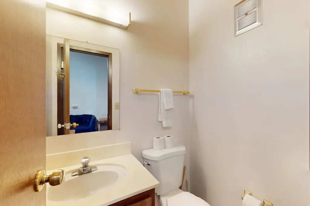 Sunny, Family-Friendly Condo - Near the Lake