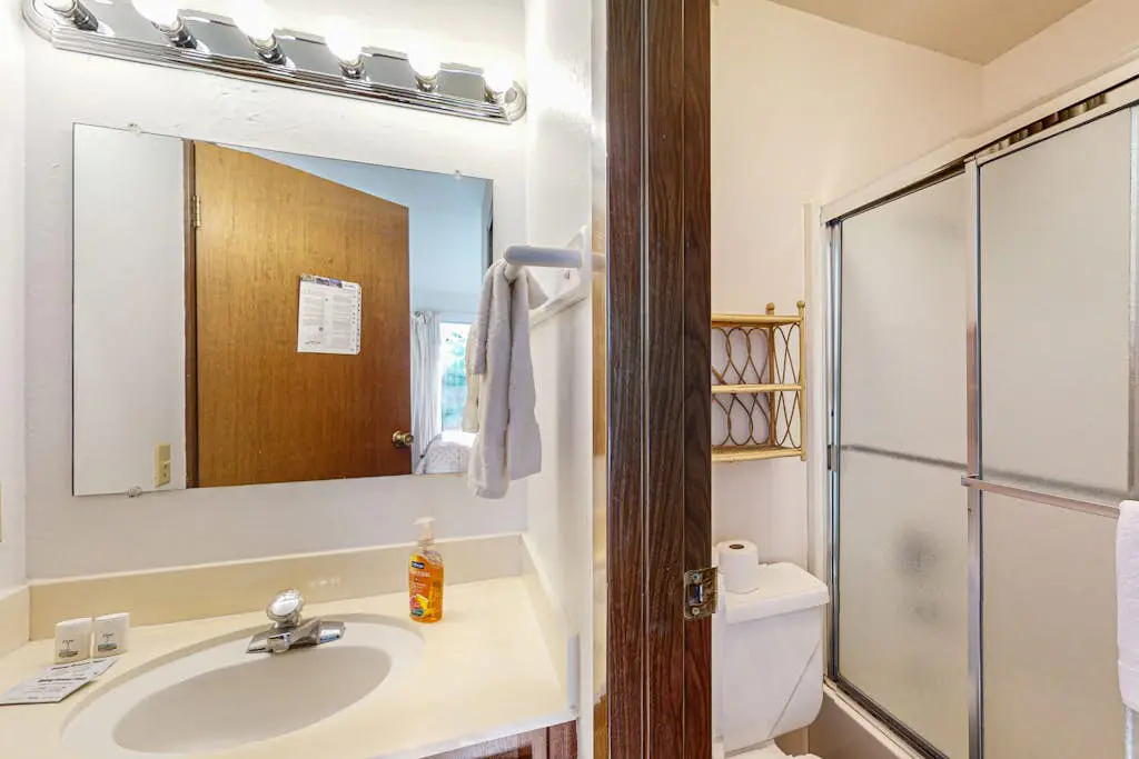 Sunny, Family-Friendly Condo - Near the Lake