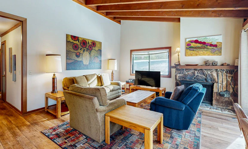 Homey Family Condo with Shared Pool, Hot Tub. Tennis & Lovely Lake Views