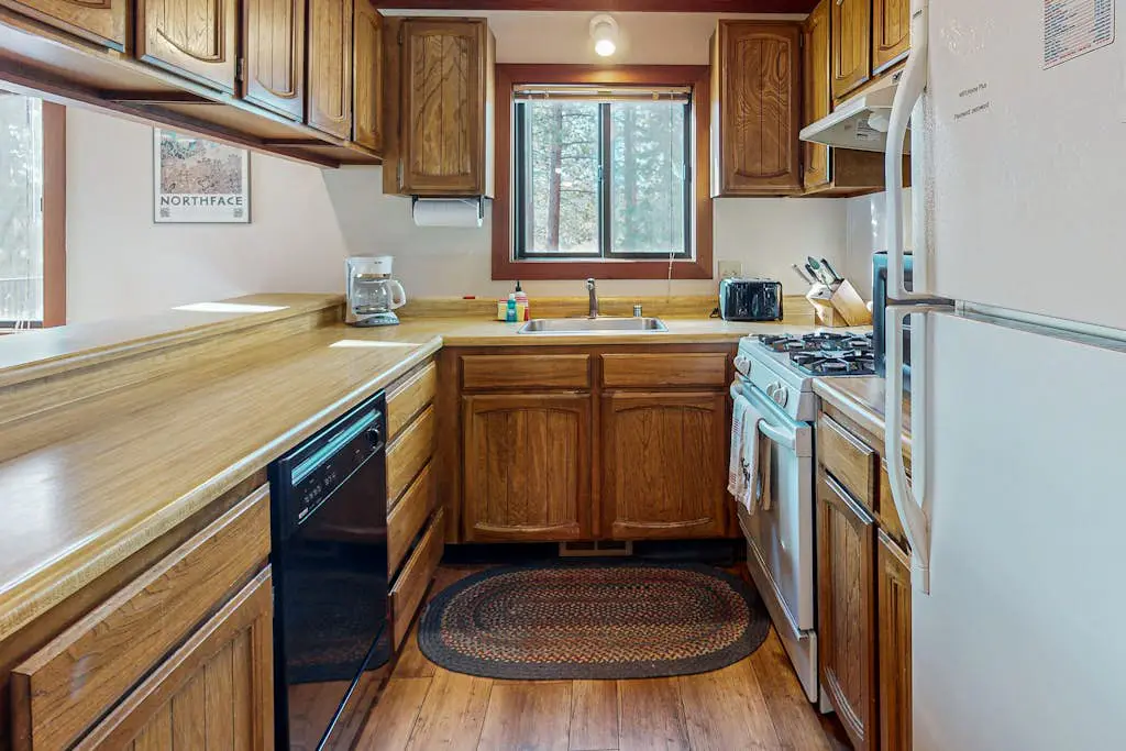 Homey Family Condo with Shared Pool, Hot Tub, Tennis & Lovely Lake Views