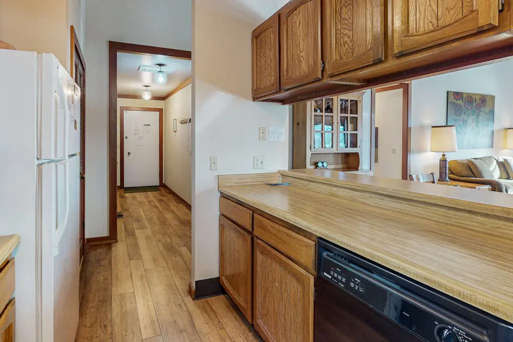 Homey Family Condo with Shared Pool, Hot Tub, Tennis & Lovely Lake Views