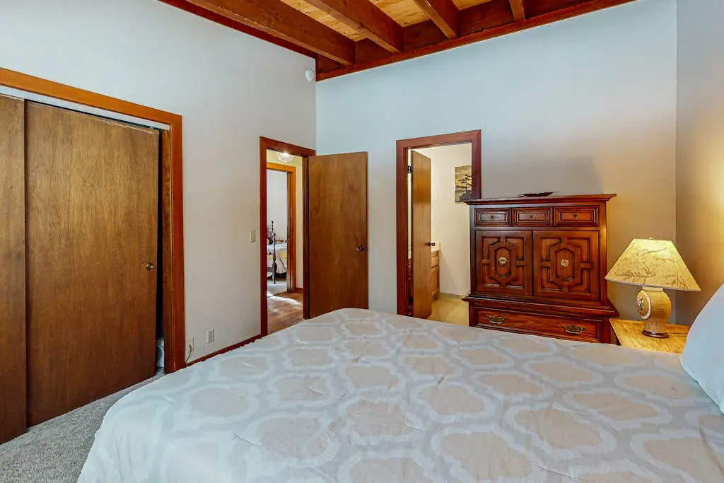 Homey Family Condo with Shared Pool, Hot Tub, Tennis & Lovely Lake Views