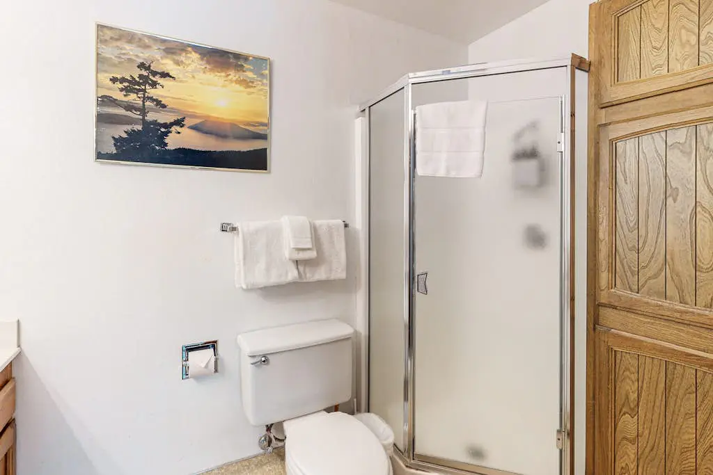 Homey Family Condo with Shared Pool, Hot Tub, Tennis & Lovely Lake Views