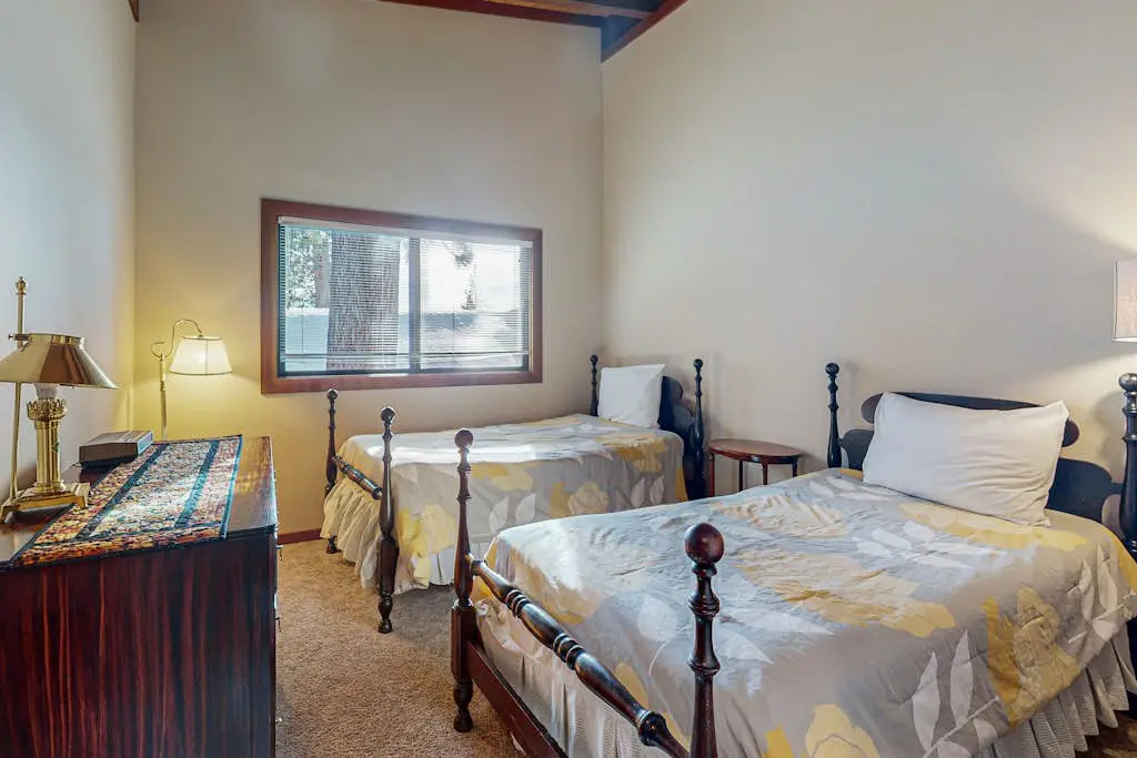 Homey Family Condo with Shared Pool, Hot Tub, Tennis & Lovely Lake Views