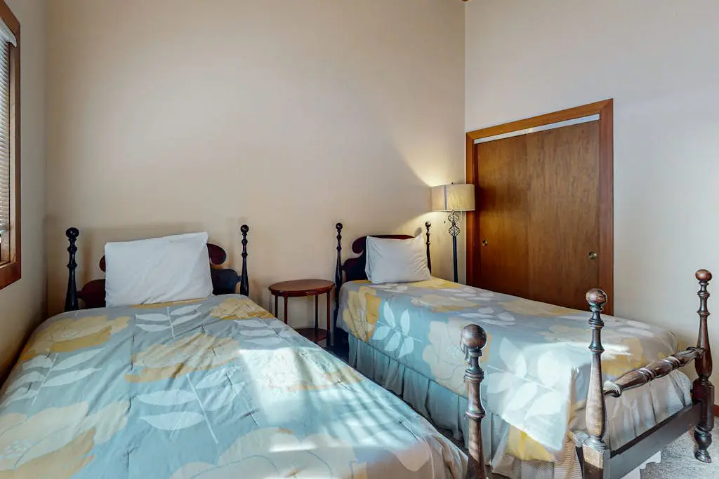 Homey Family Condo with Shared Pool, Hot Tub, Tennis & Lovely Lake Views