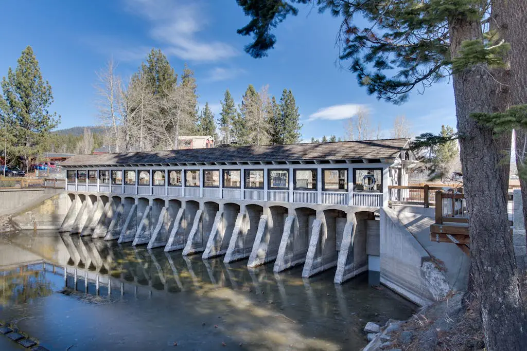 Homey Family Condo with Shared Pool, Hot Tub, Tennis & Lovely Lake Views