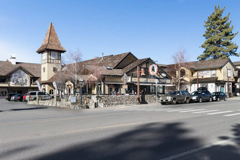 Homey Family Condo with Shared Pool, Hot Tub, Tennis & Lovely Lake Views