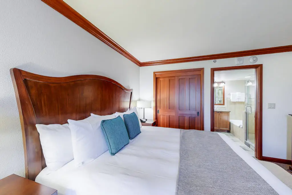 Everline Resort & Spa Ski-in-ski-out luxury, pools, hot tub, & golf