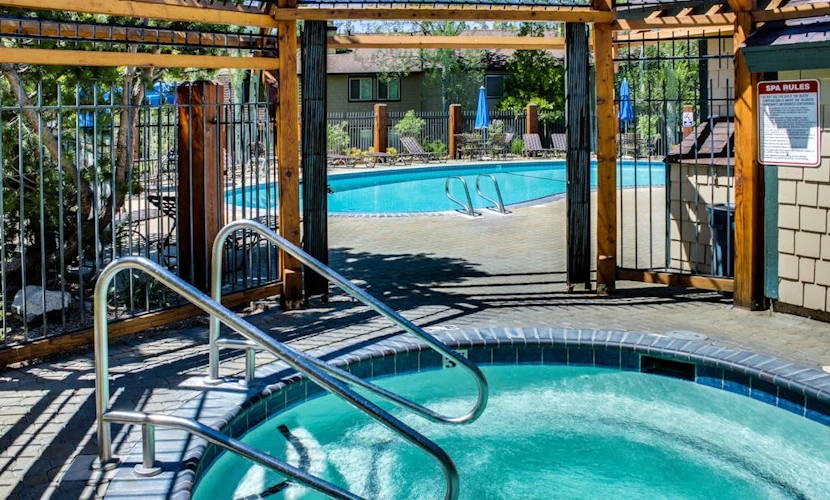 Bright condo with outdoor pool, hot tub, tennis, sauna & patio - walk to lake