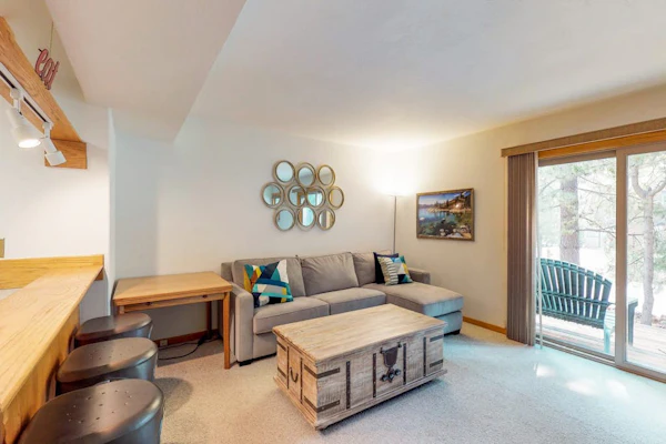 Bright condo with outdoor pool, hot tub, tennis, sauna & patio - walk to lake